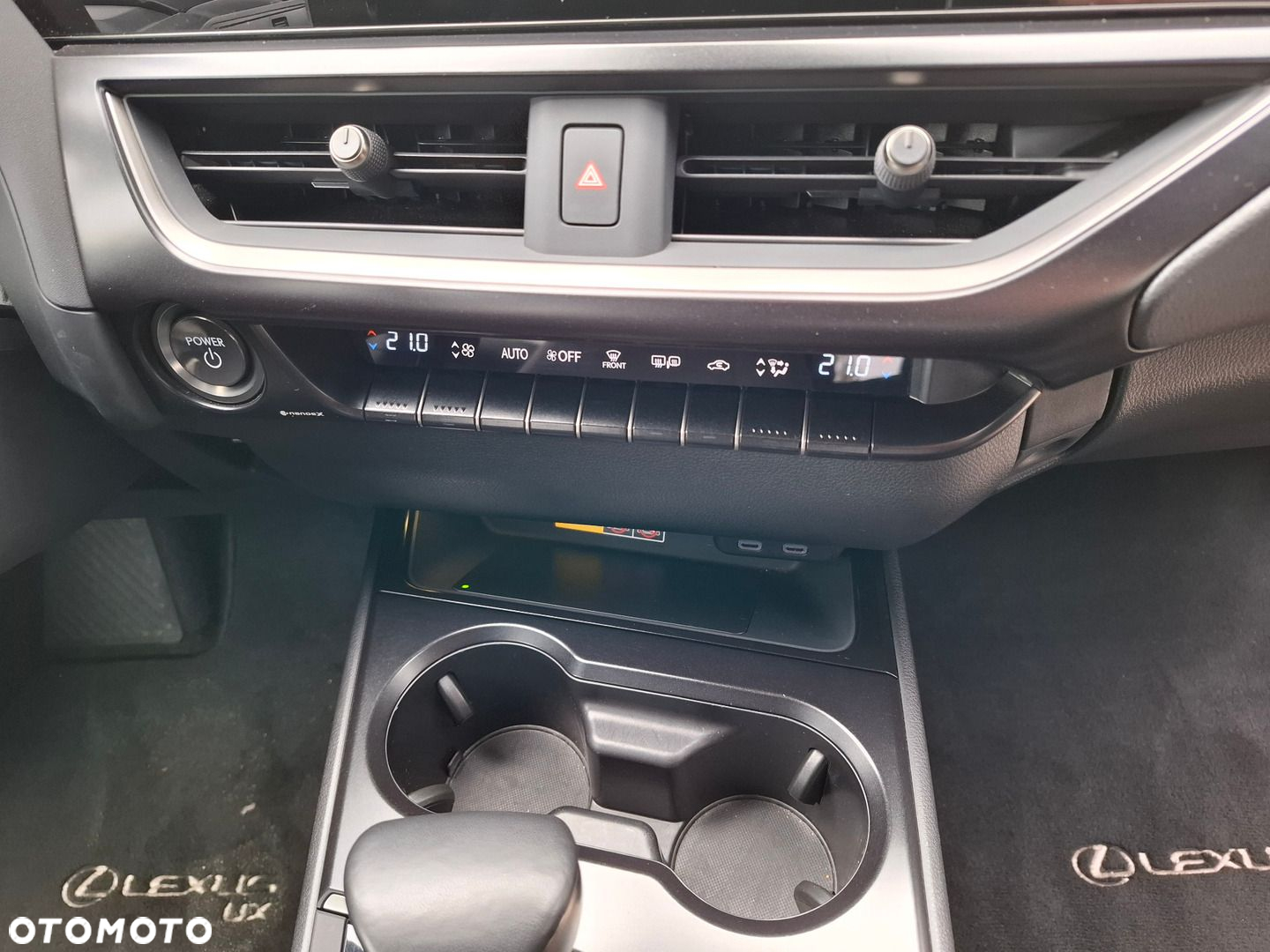 Lexus UX - 32