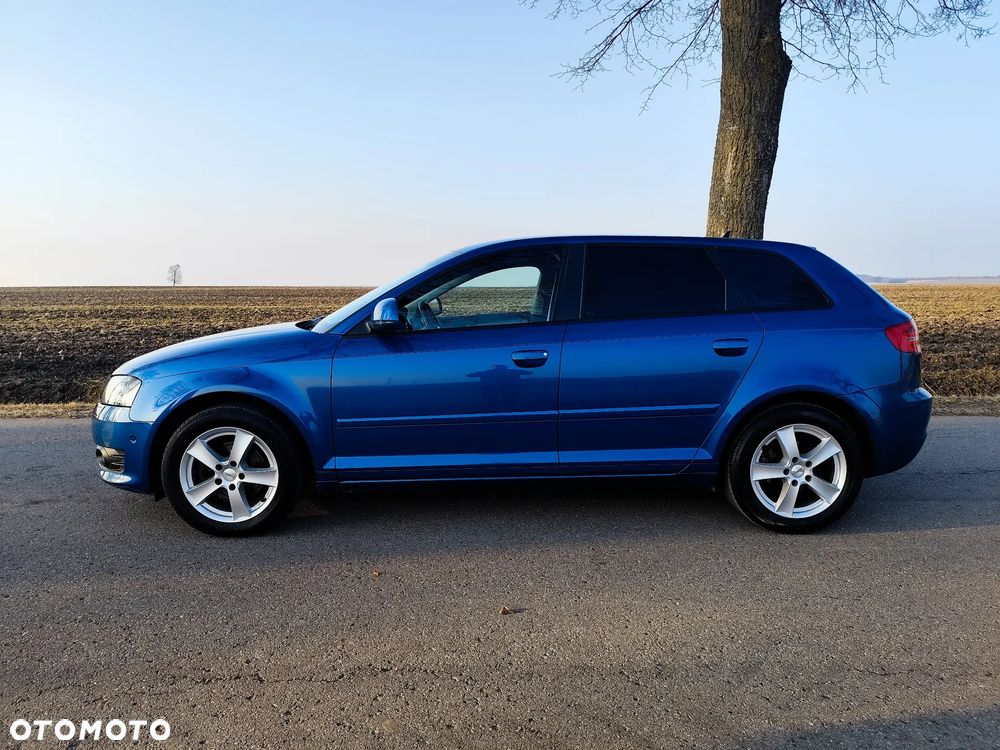 Audi A3 Sportback 2.0 TDI DPF Ambiente - 2