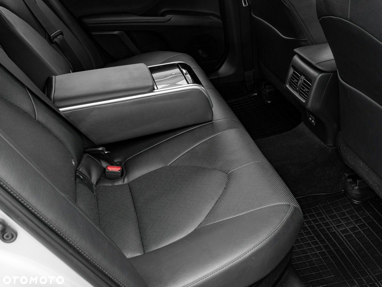 Toyota Camry 2.5 Hybrid Executive CVT - 33