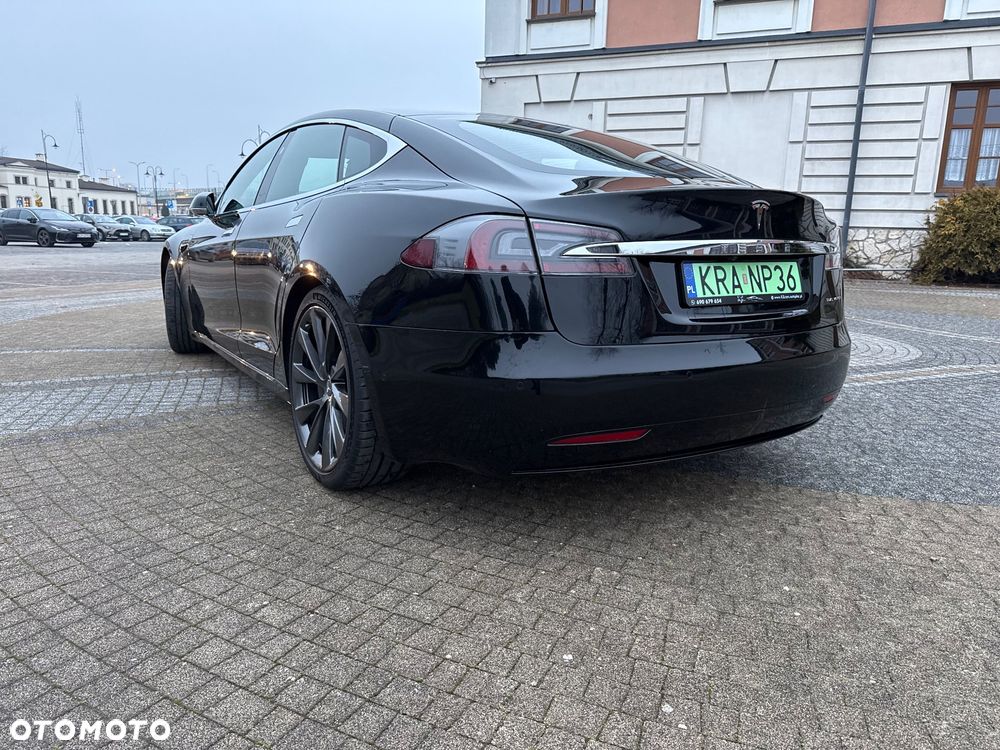 Tesla Model S - 5