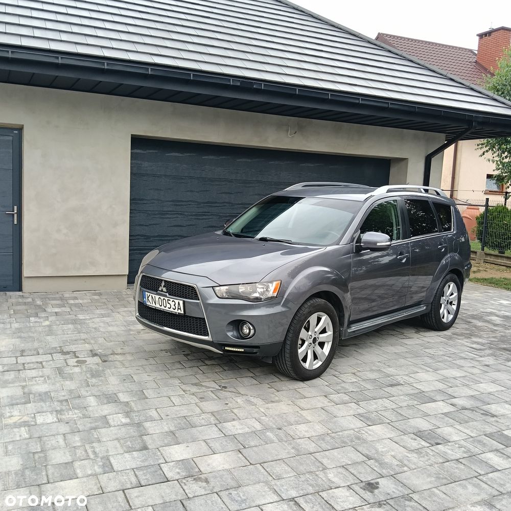 Mitsubishi Outlander - 1