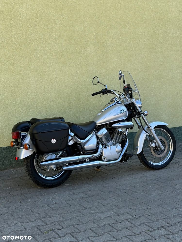 Suzuki Intruder - 11