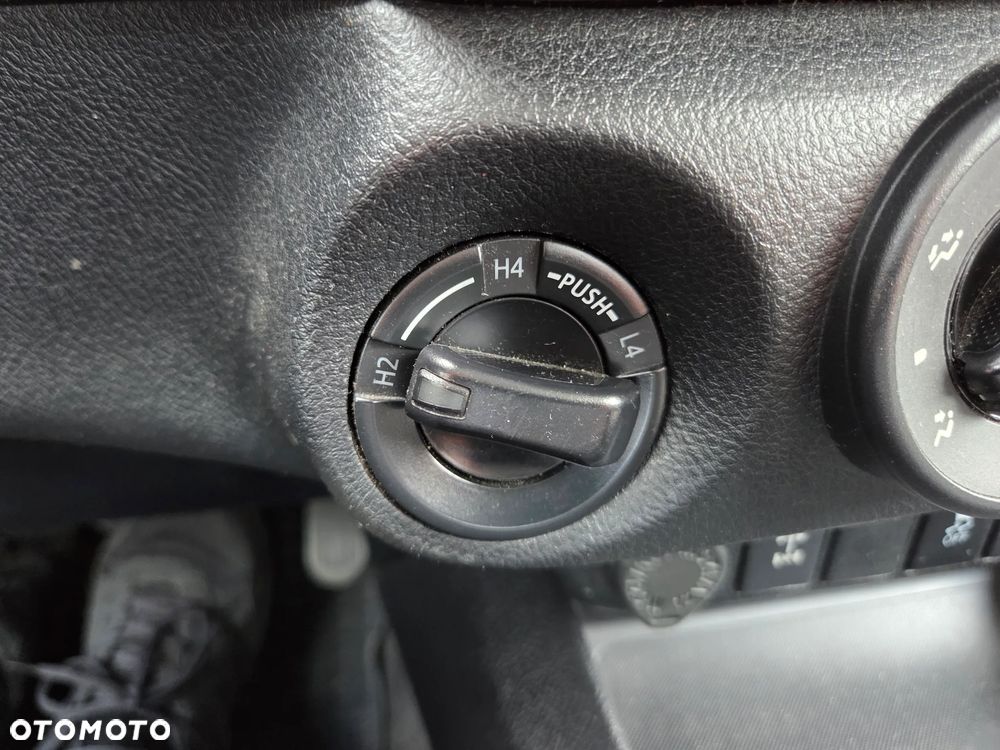 Toyota Hilux - 30