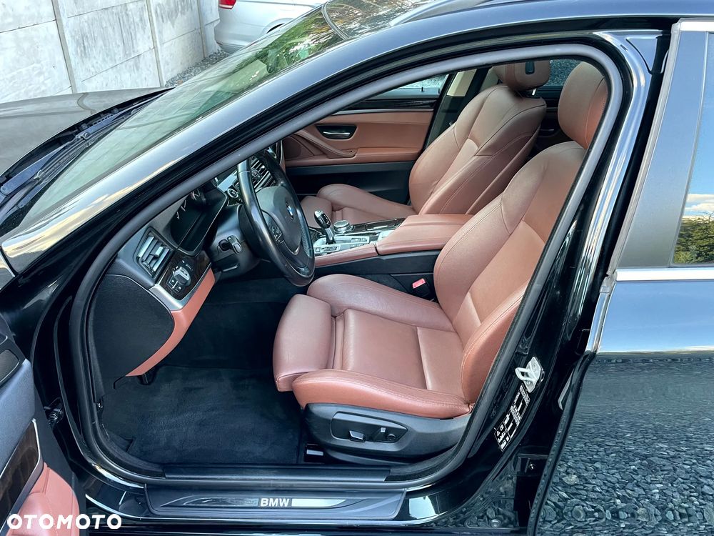 BMW Seria 5 520d xDrive - 13