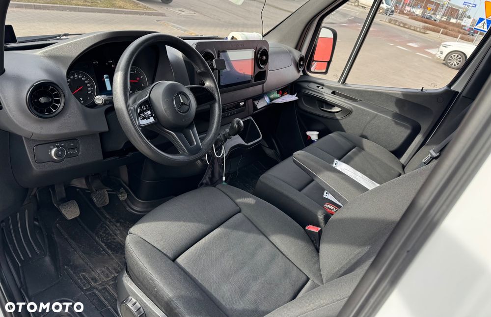 Mercedes-Benz Sprinter - 4