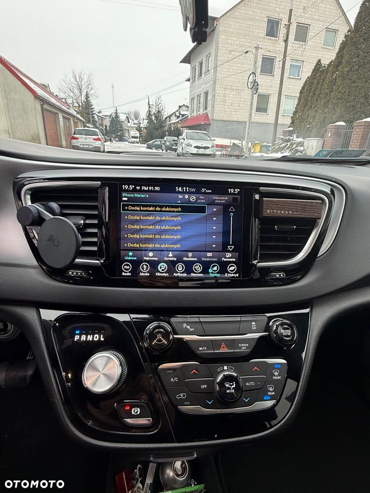 Chrysler Pacifica - 8