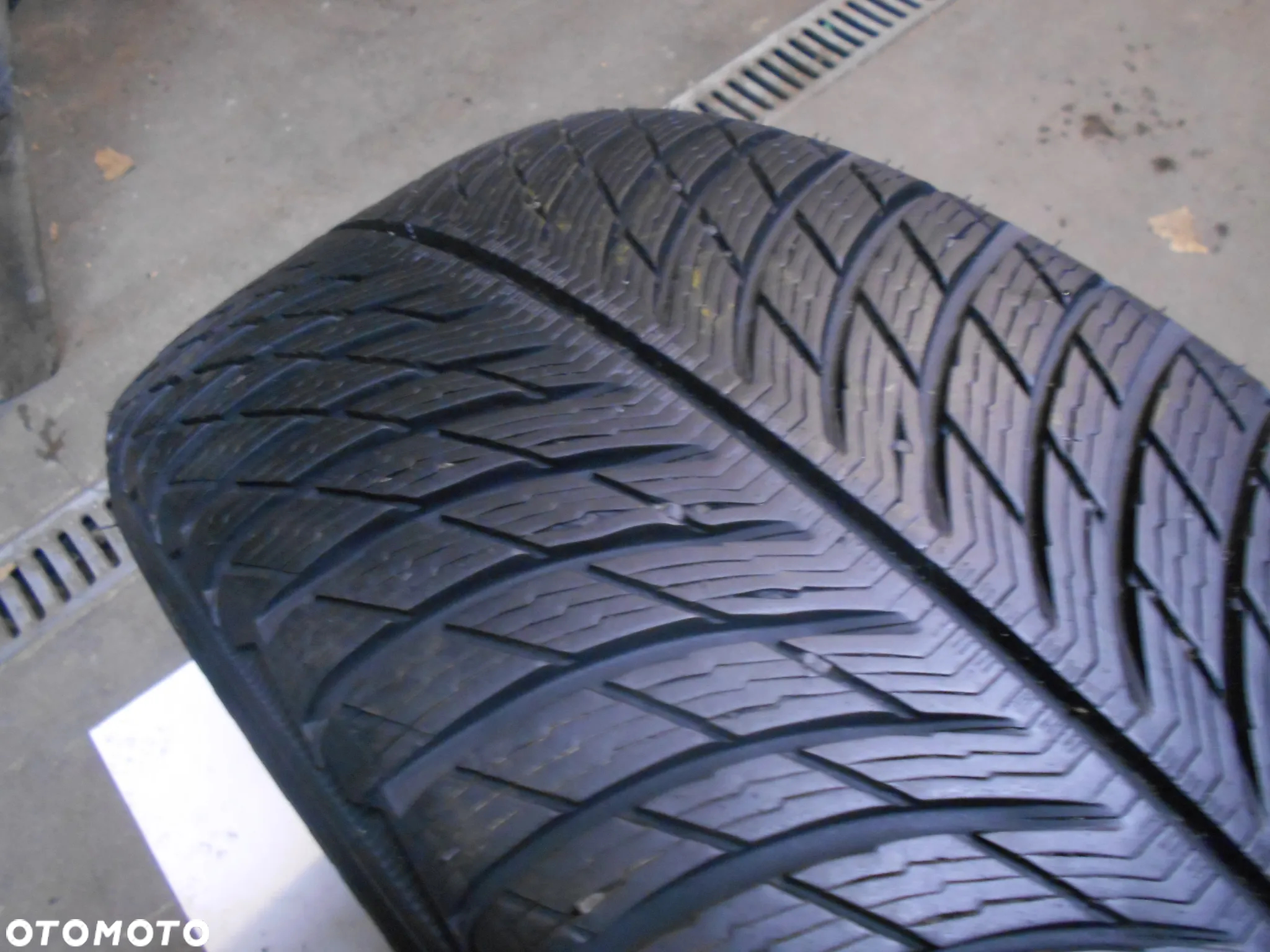 OPONA POJEDYNKA  235/50R19 MICHELIN PILOT ALPIN SUV DOT 2221 7.7MM - 2