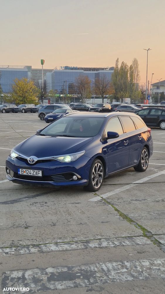 Toyota Auris 1.8 L VVT-i HSD Sol + - 2