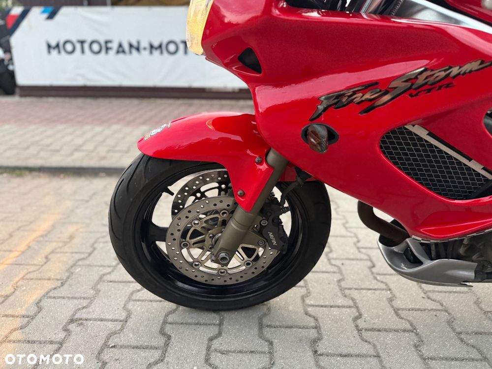 Honda VTR - 24