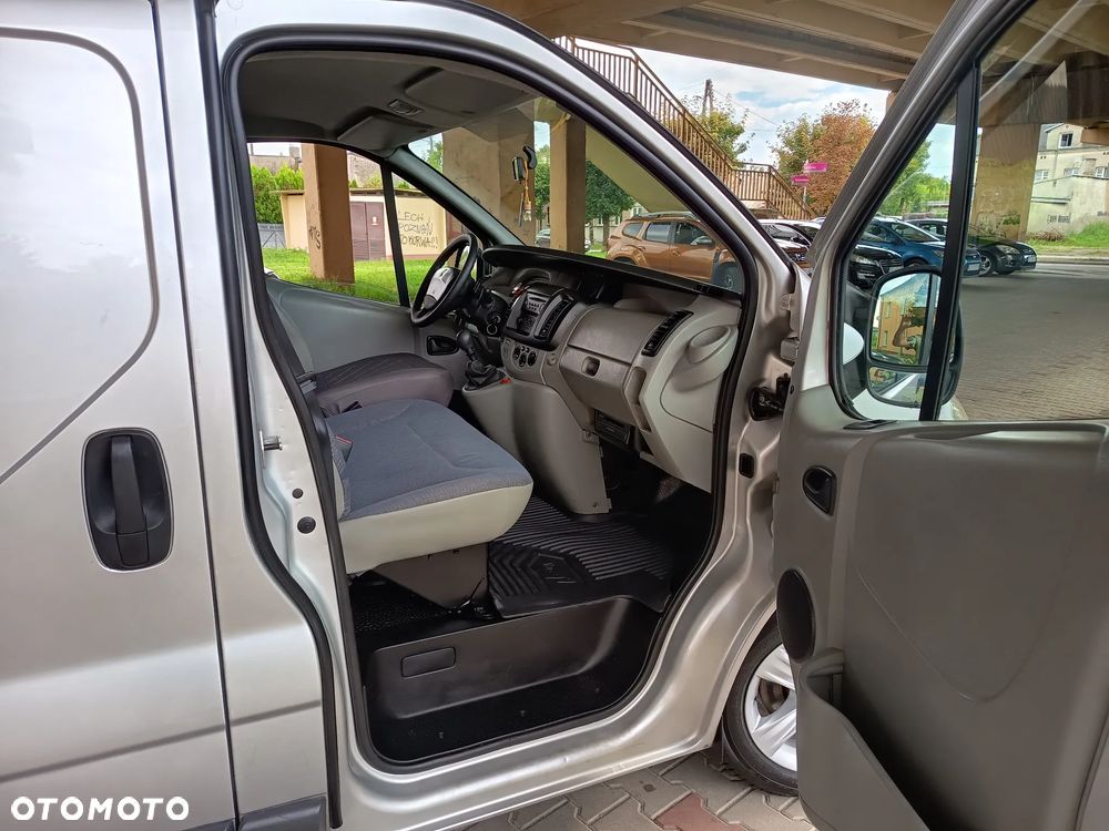 Renault TRAFIC - 12