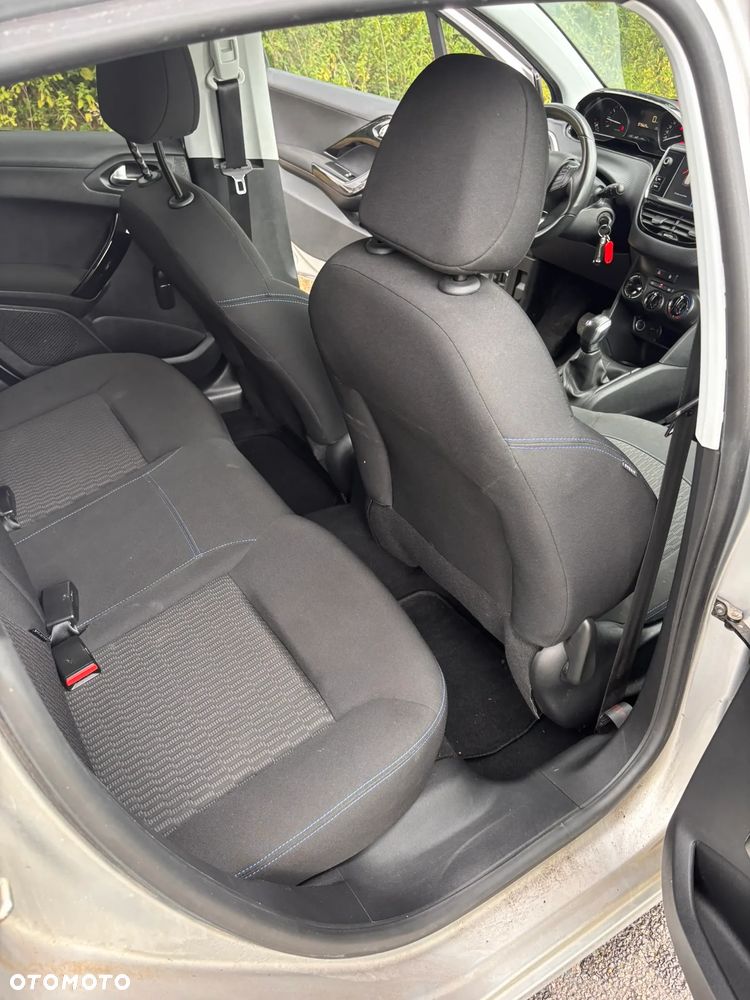 Peugeot 208 PureTech 82 Start & Stop Style - 22