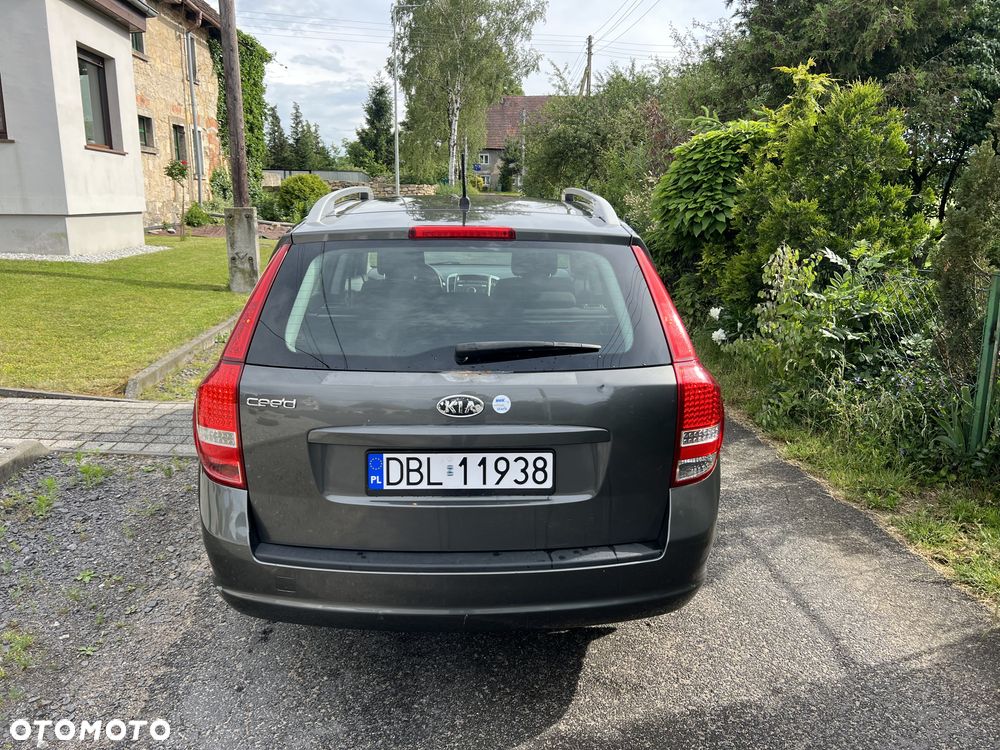 Kia Ceed 1.4 L - 6