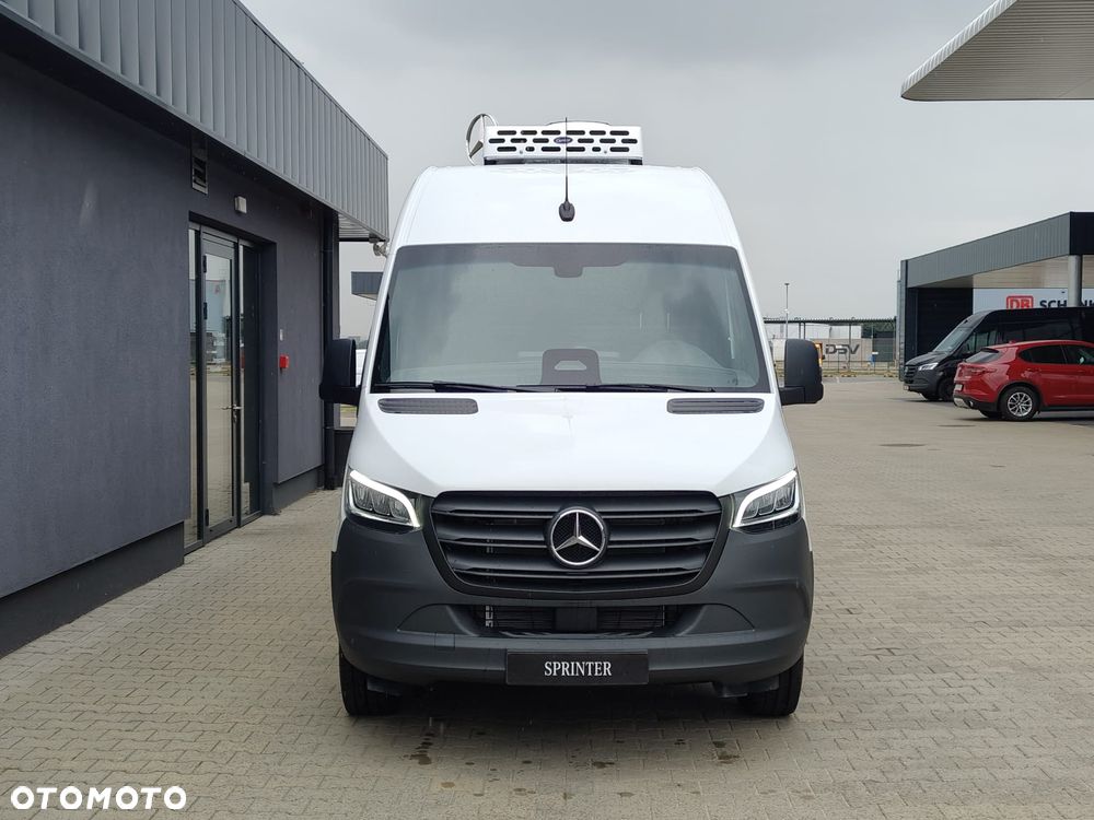 Mercedes-Benz Sprinter - 4