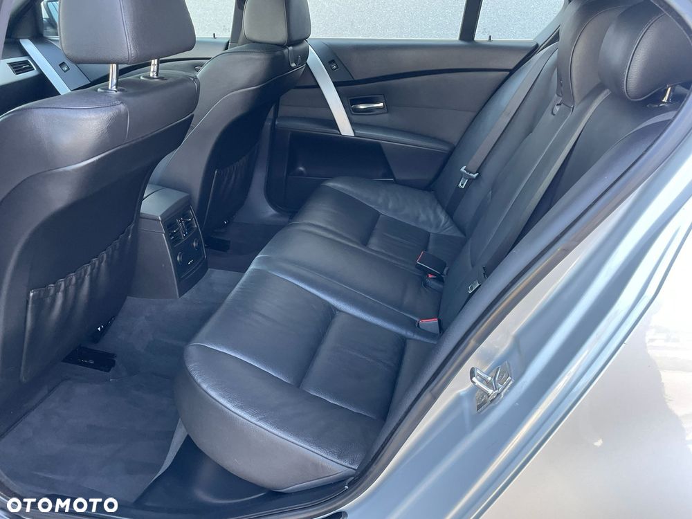 BMW Seria 5 525i - 24