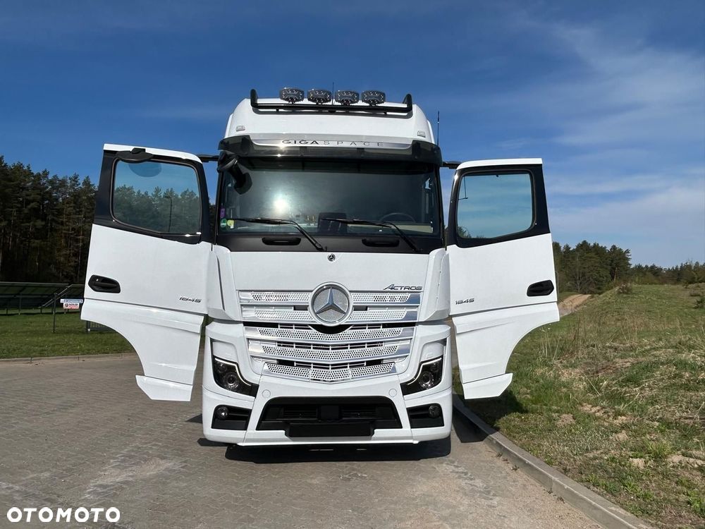 Mercedes-Benz Actros - 14