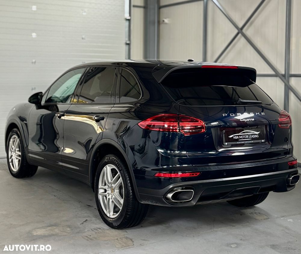 Porsche Cayenne 3.0 L - 6