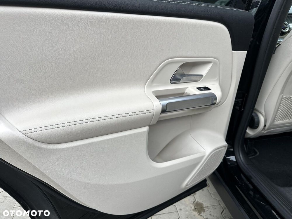 Mercedes-Benz GLB - 21