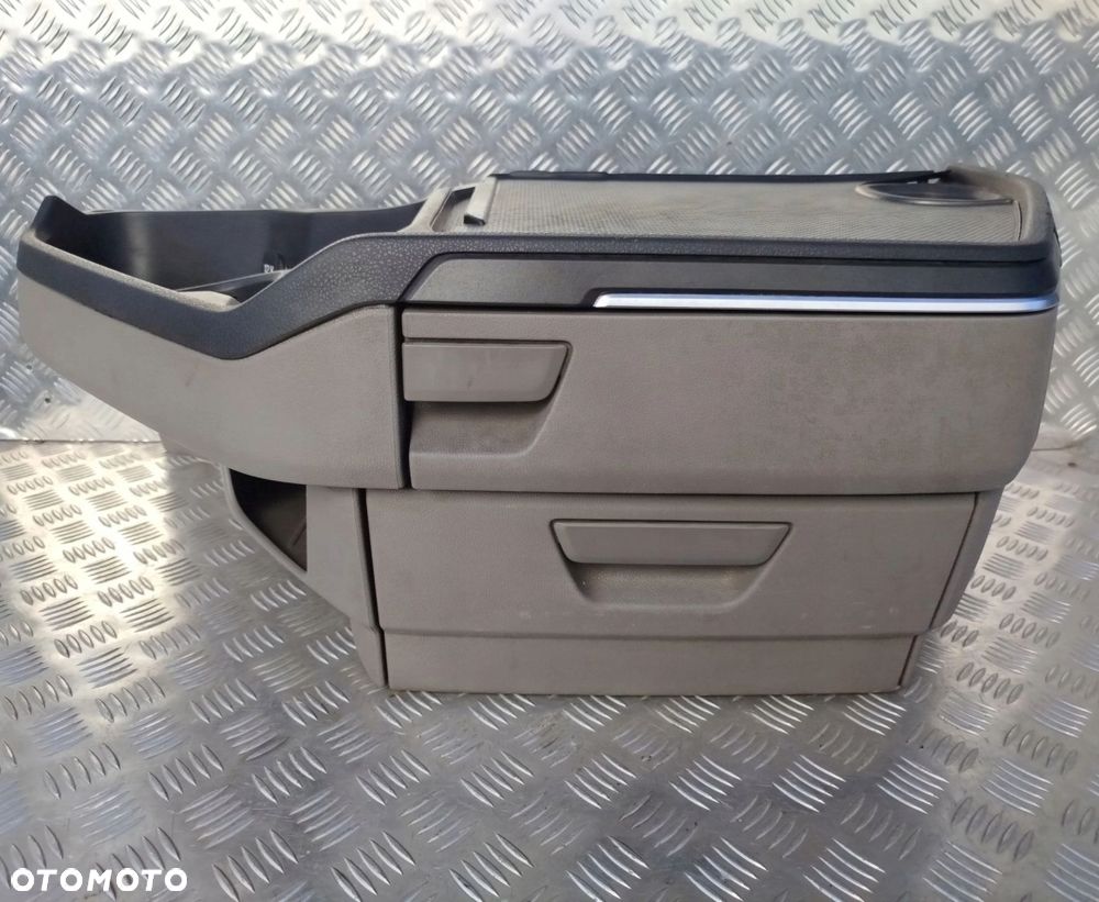 PÓŁKA SZUFLADA KOKPITU NA TUNEL ŚRODKOWY SCANIA R NTG - 2