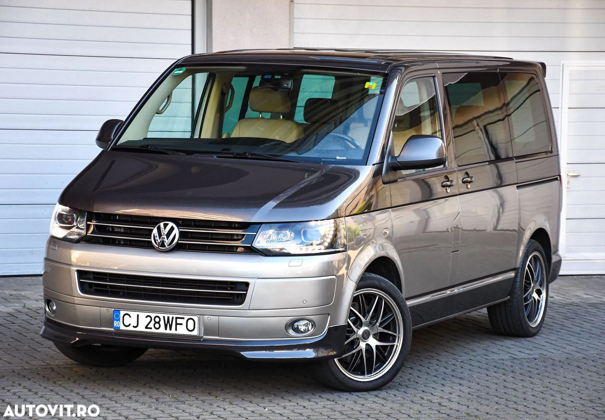 Volkswagen Multivan - 1