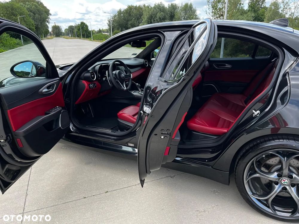 Alfa Romeo Giulia 2.0 Turbo 16V AT8 Veloce Ti - 9