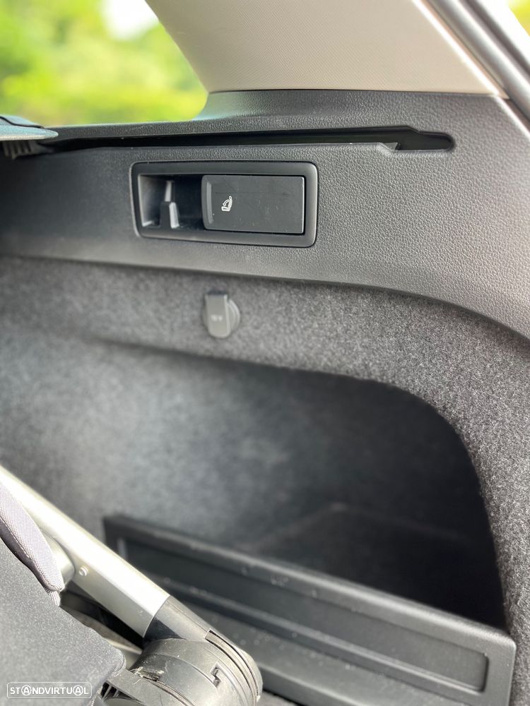 VW Passat Variant - 12