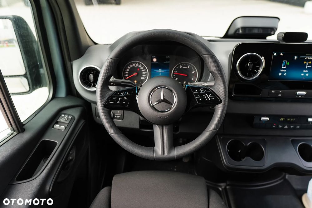 Mercedes-Benz Sprinter - 15