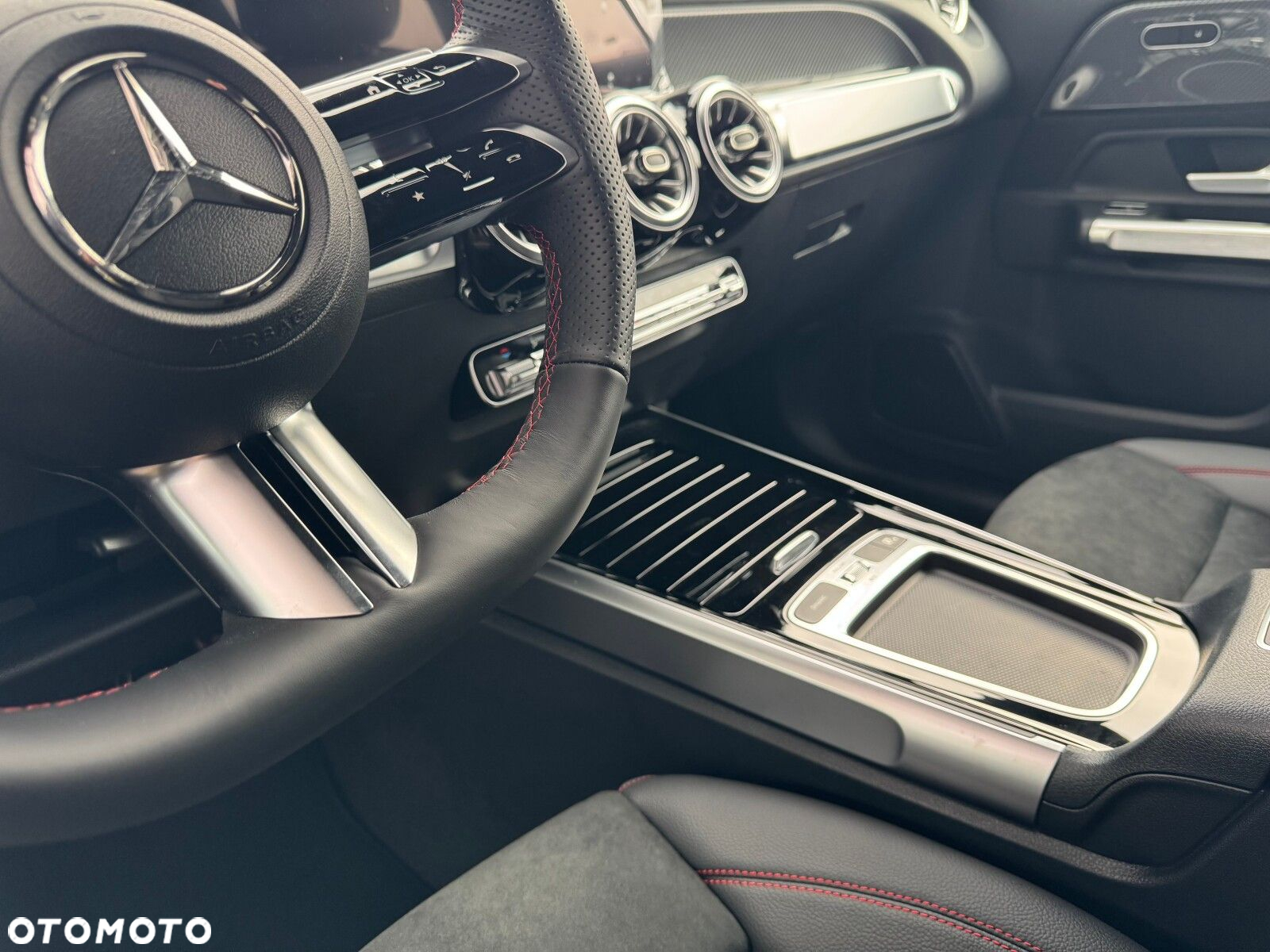 Mercedes-Benz GLB - 14