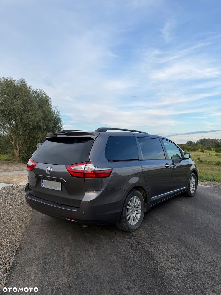 Toyota Sienna 3.5 V6 - 4