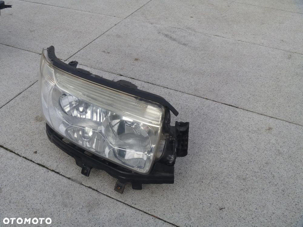 SUBARU FORESTER SG LIFT LAMPA XENON PRAWA EUROPA - 2