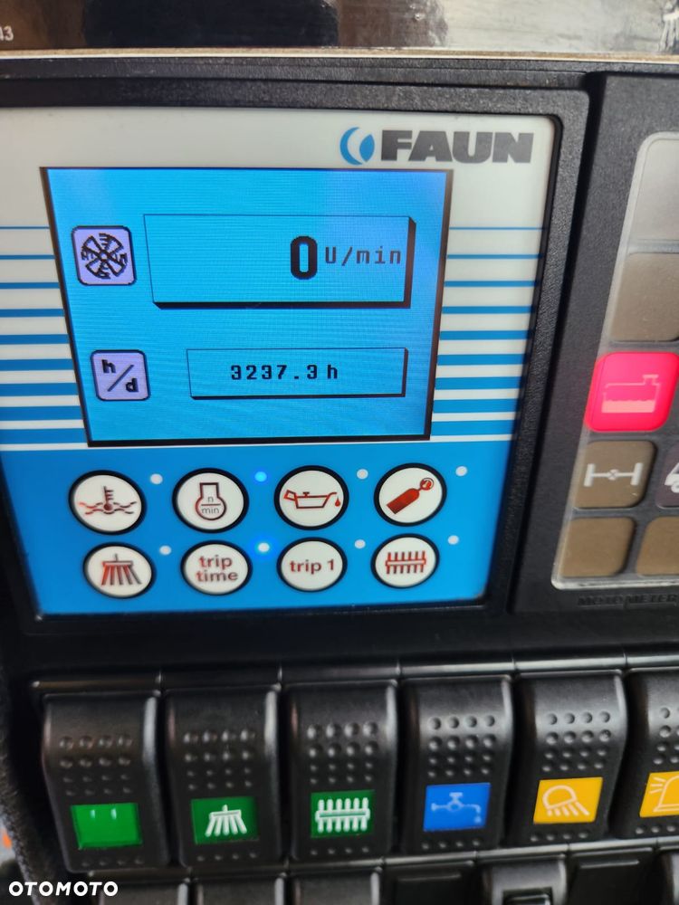 Mercedes-Benz Actros 1932 Zamiatarka FAUN Szczotki L/R Odchwaszczarka Szczotki Przednie 2014r PM10 Rura Do Liści Dodatkowy Zbiornik Wody Hydrostat Pneumatyka 3237 MTH - 28