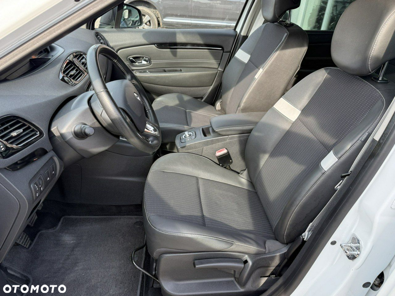 Renault Scenic 1.6 dCi Bose - 21