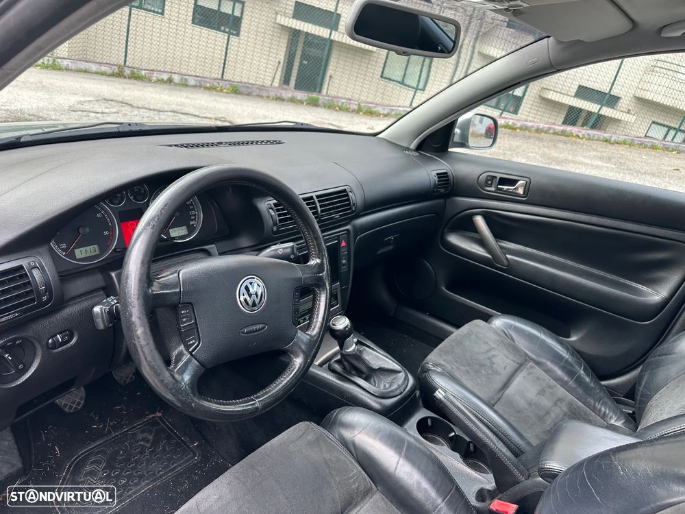 VW Passat 1.9 TDi Highline - 16