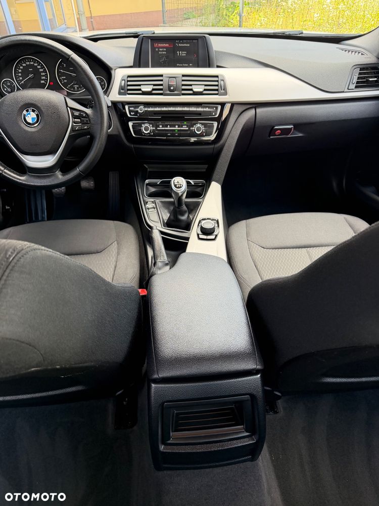 BMW Seria 3 318i Advantage - 23