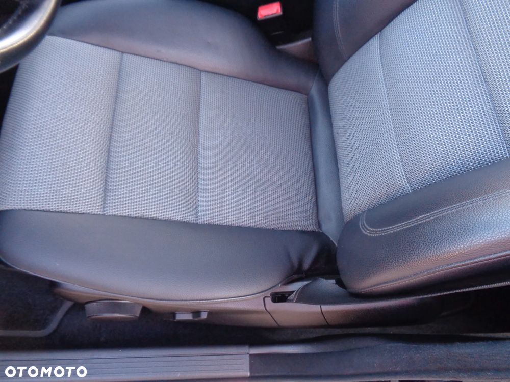 Mercedes-Benz Klasa C 200 (BlueEFFICIENCY) 7G-TRONIC Avantgarde - 36