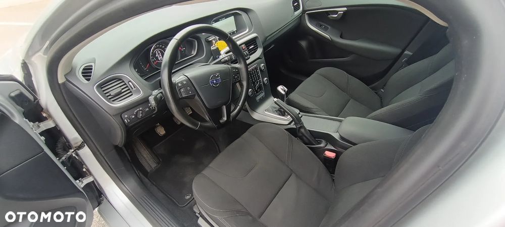 Volvo V40 D2 Drive-E Momentum - 30