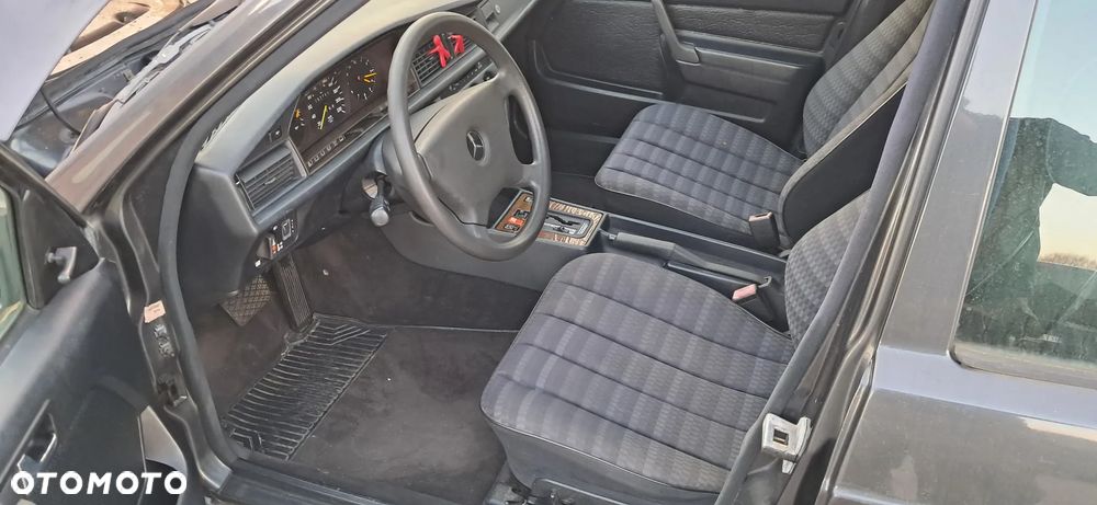 Mercedes-Benz W201 (190) - 22