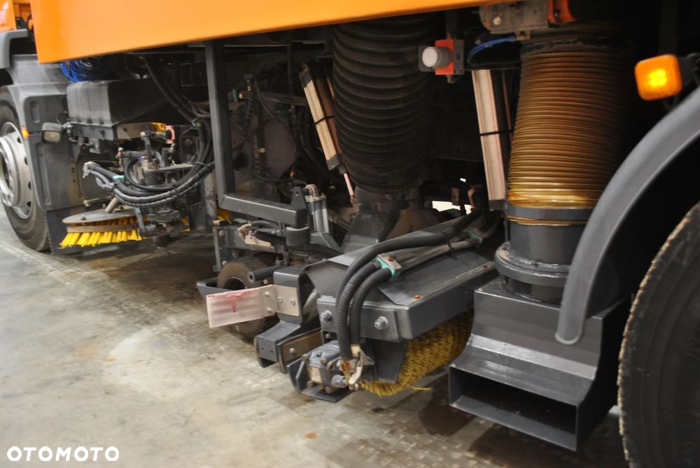 MAN TGM 18.240 Zamiatarka BEAM 8000 Szczotki L/R Karcher 2 Silniki - 25