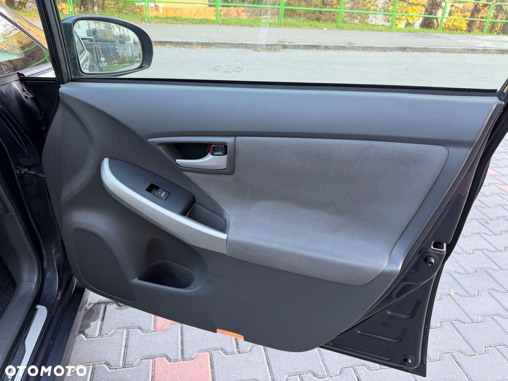 Toyota Prius (Hybrid) Executive - 20