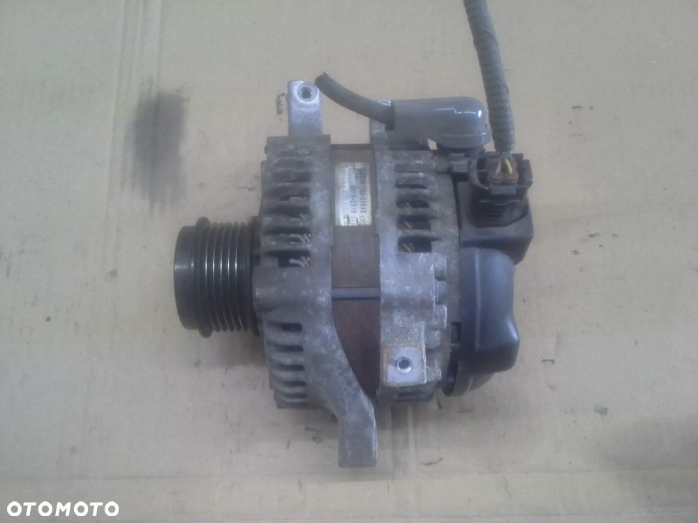 Toyota Yaris II 1.3 VVT-i alternator Denso 27060-0Y040  104210-2310 - 2