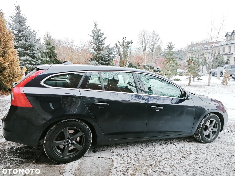 Volvo V60 D4 Drive-E Dynamic Edition (Momentum) - 4