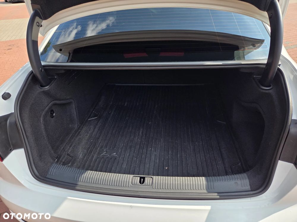 Audi A4 Limousine 1.4 TFSI S tronic - 8
