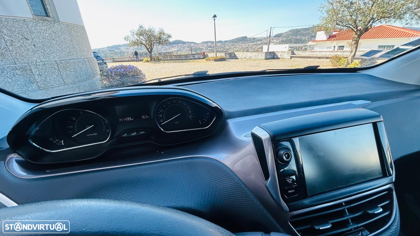 Peugeot 2008 1.2 PureTech Allure - 16