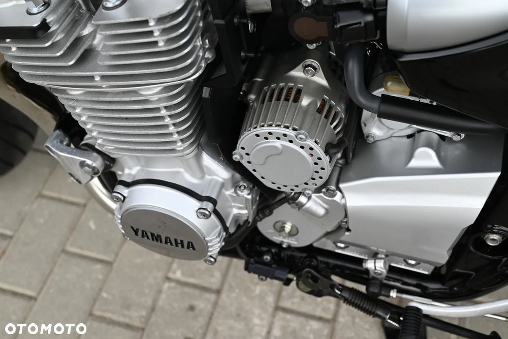 Yamaha XJR - 38