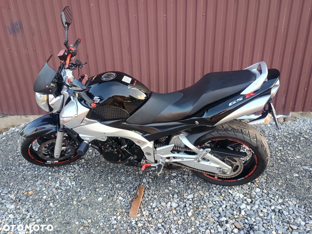 Suzuki GSR - 2