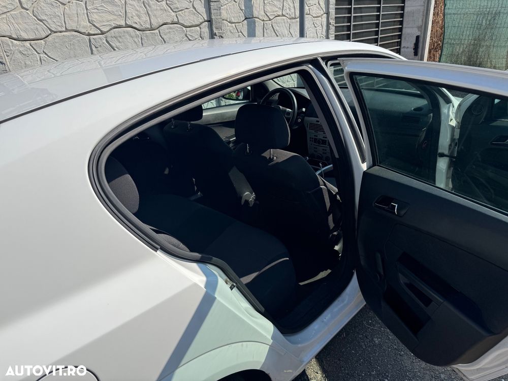 Opel Astra 1.6 Essentia - 5