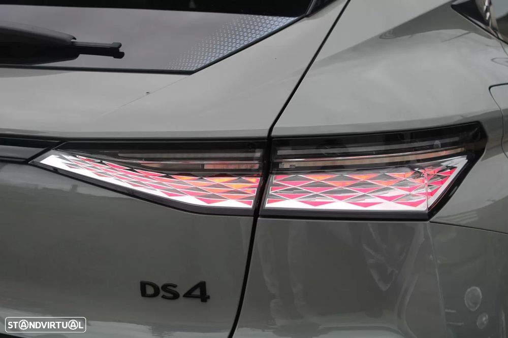 DS DS4 4 1.2 PureTech Performance Line EAT8 - 15
