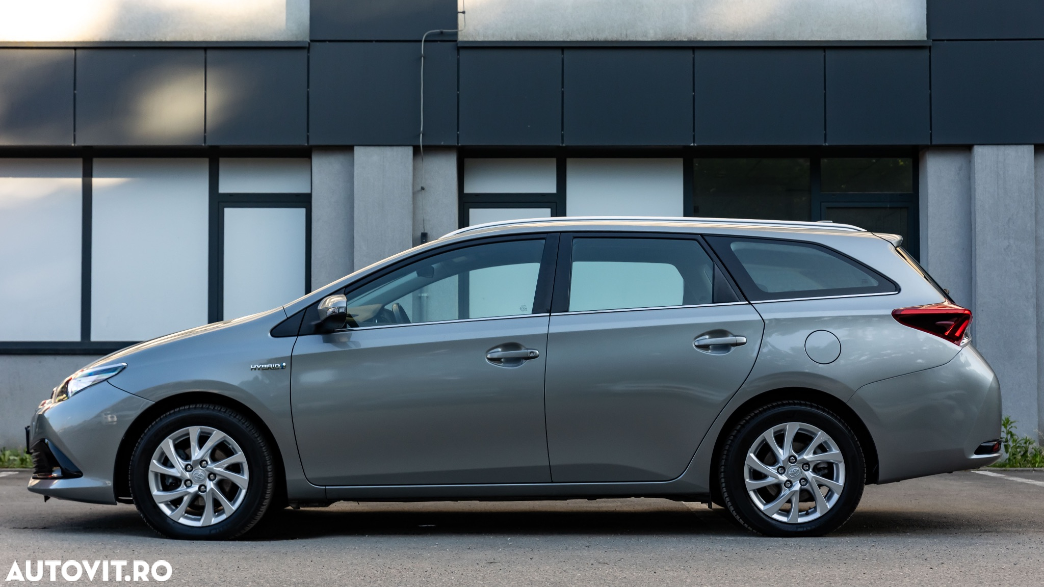 Toyota Auris 1.8 L VVT-i Hybrid Sol - 26