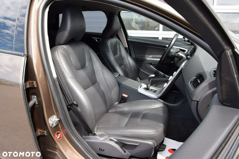 Volvo V60 Cross Country D3 Drive-E Summum - 26