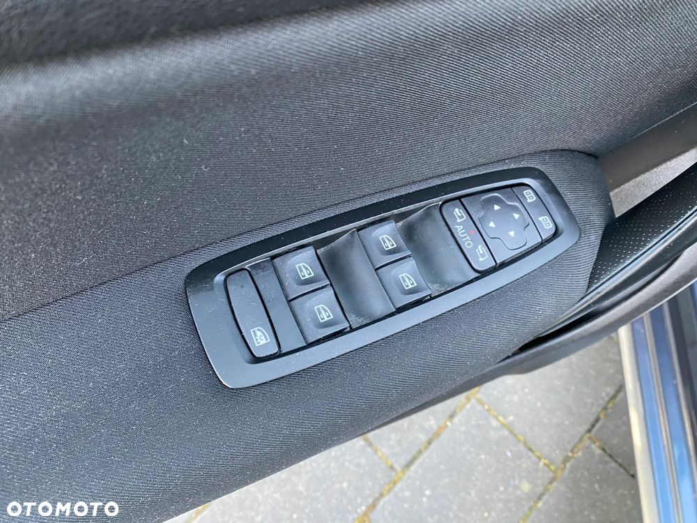 Renault Megane BLUE dCi 115 BUSINESS EDITION - 17