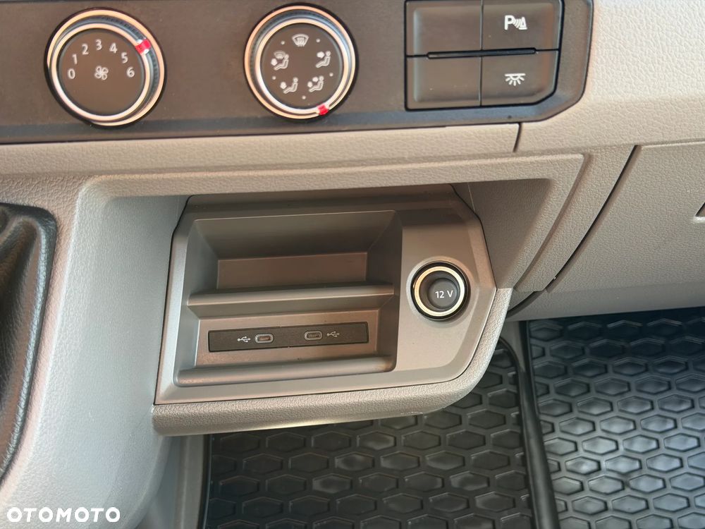 Volkswagen CRAFTER L2H2 Model 2021r WZMOCNIONY VAN 3 osobowy Silnik 2.0TDI 140KM bez BiTurbo! Euro6, Duża ładowność 1.2t, DMC:3.5t, Homologacja VAT-1 Zabudowa paki BOTT, Bogate wyposażenie! OPONY Jak nowe, Fabryczne ogrzewanie oraz wentylacja pojazdu ze zdalnym sterowaniem OEM Eberspacher Airtronic M2 3,5kW, Android Auto, Apple CarPlay, Parktroniki, Kamera, Nawigacja, Drzwi tył 270' Fotel pilot pneumatyczny z masażem! - 32